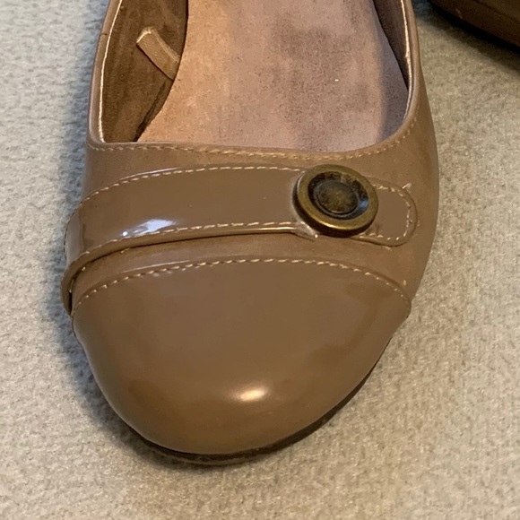 Cliffs by White Mountain Taupe Shoes - Picture 2 of 4